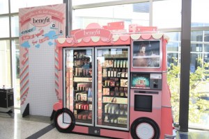  GLAM up & Away at airports - with the Pink Bus kiosk. If you can buy cupcakes and tacos on the go, why not satisfy your hunger for makeup!?  That's exactly what the company thought.