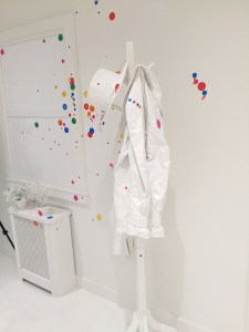 infinity-room-artist-yayoi-kusama-returns-to-new-york-with-a-new-obliteration-room-845-body-image-1431382702