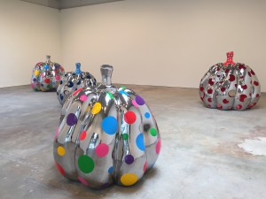 infinity-room-artist-yayoi-kusama-returns-to-new-york-with-a-new-obliteration-room-845-body-image-1431383049
