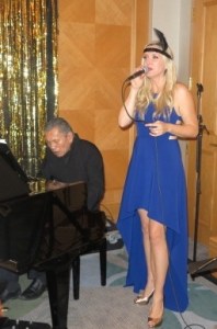 Doug Louie & Amanda Wood play old tunes while guests arrive.